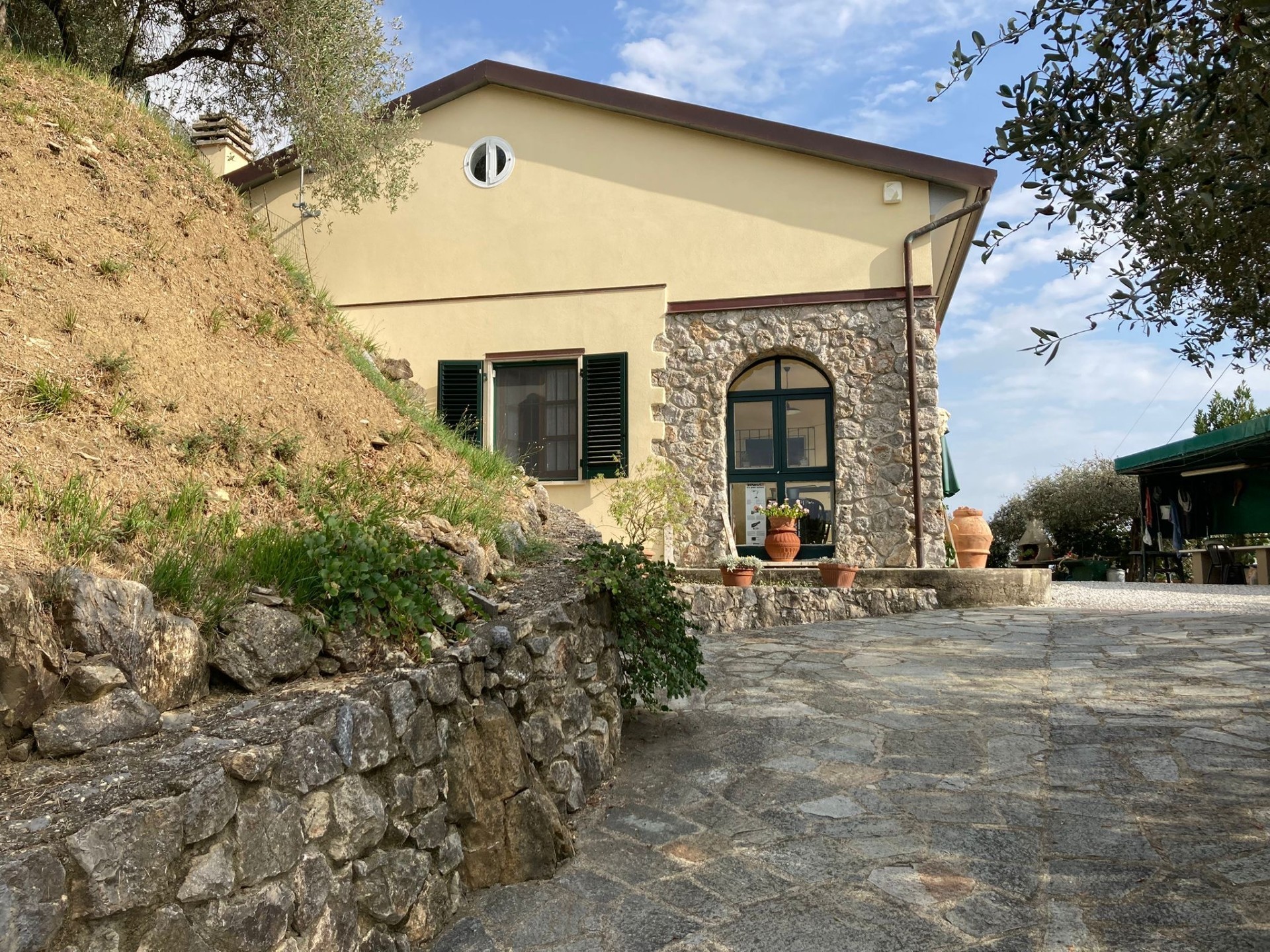 Villa con giardino in via provinciale 247, Castelnuovo Magra