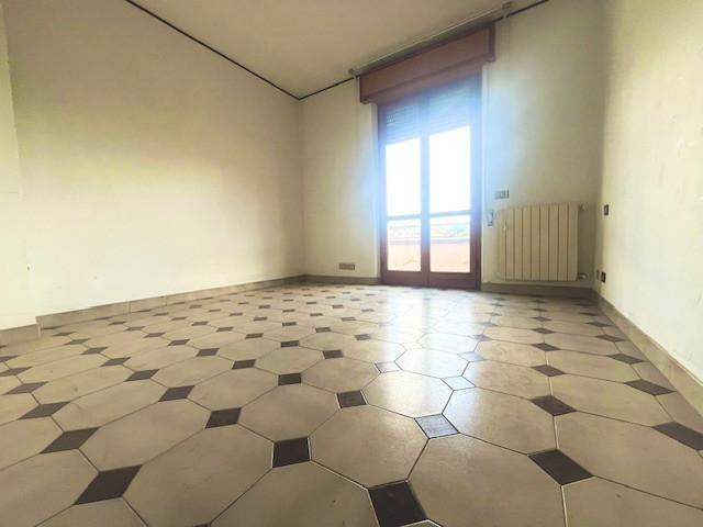 Appartamento con terrazzo in piazza dino ricchetti 2, Sarzana