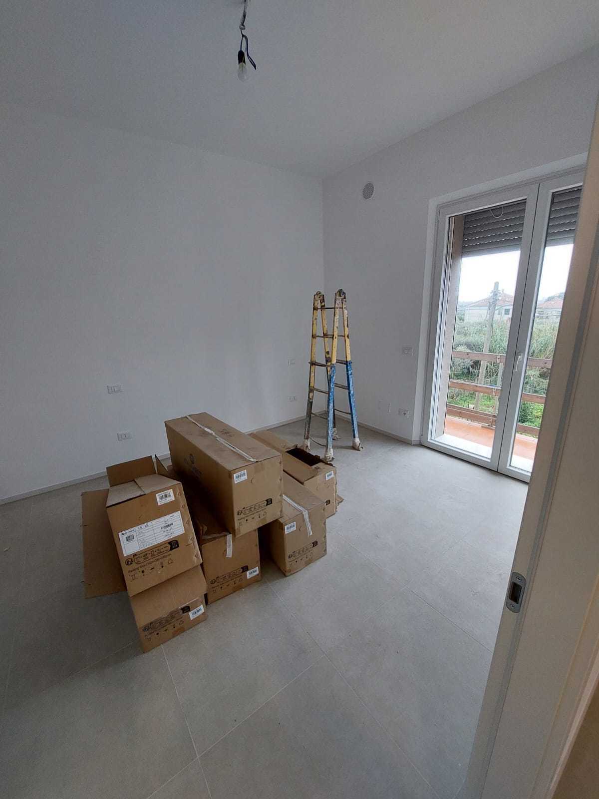 Casa indipendente con giardino in strada statale 1 262, Ortonovo