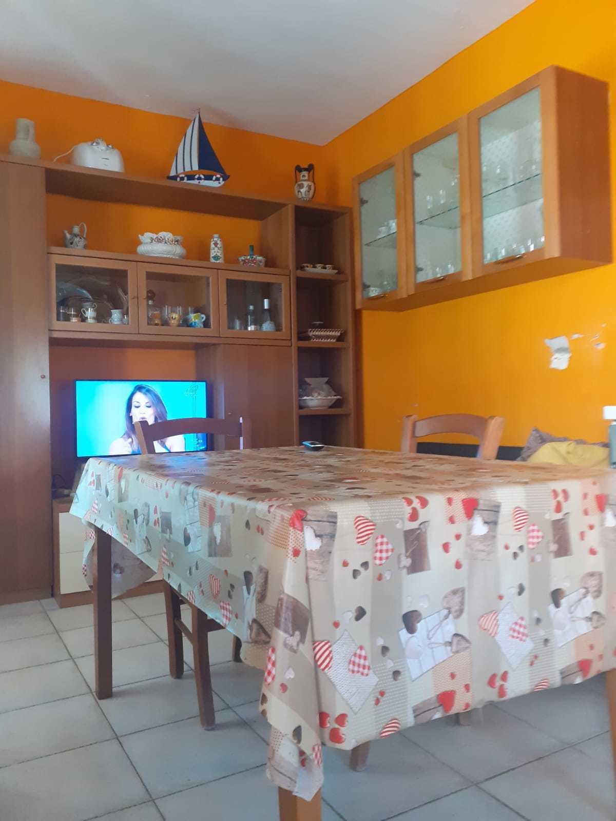 Casa indipendente con giardino in viale galileo galilei 1261, Carrara