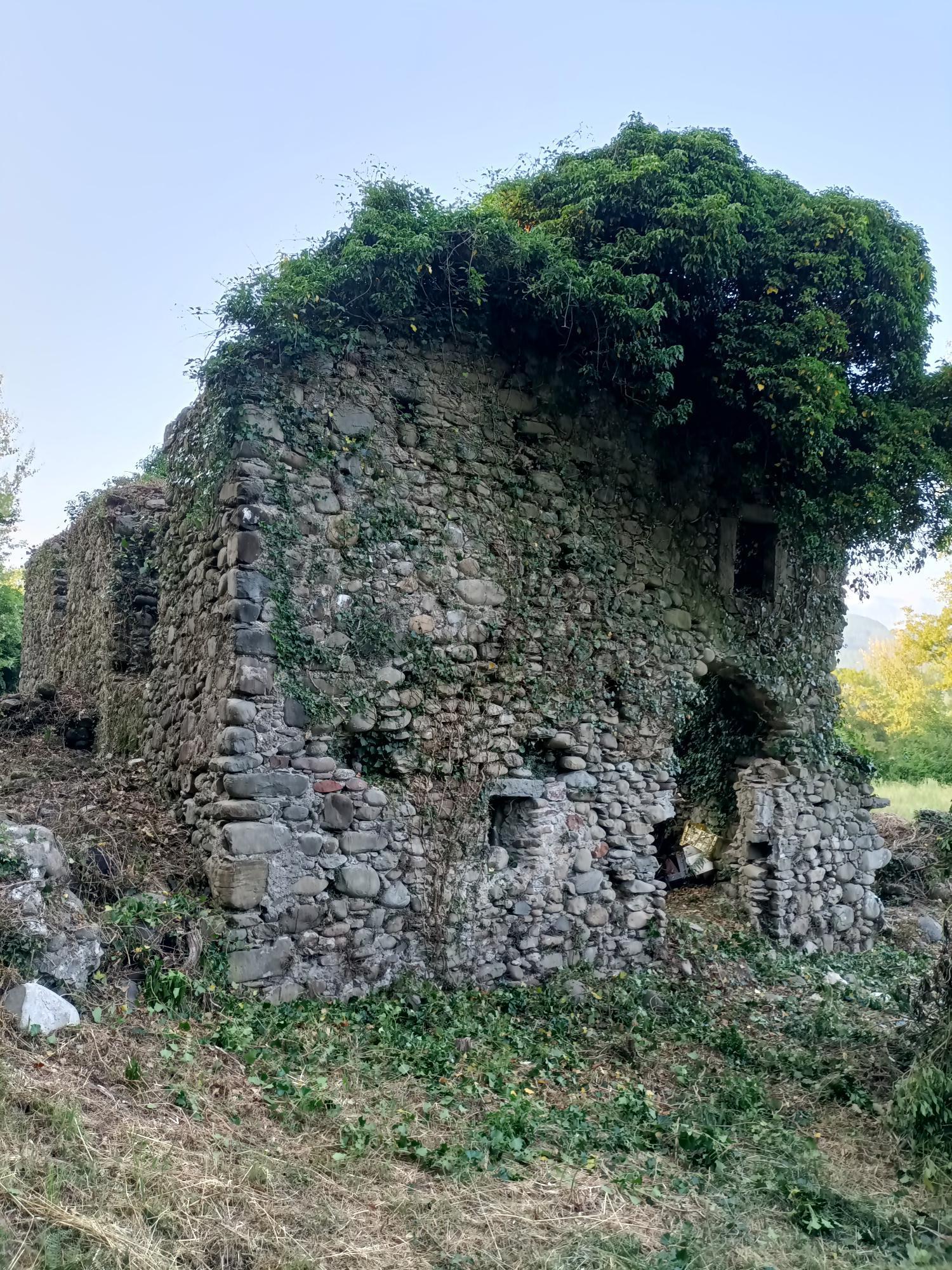 Rustico con giardino in via roma 16, Mulazzo