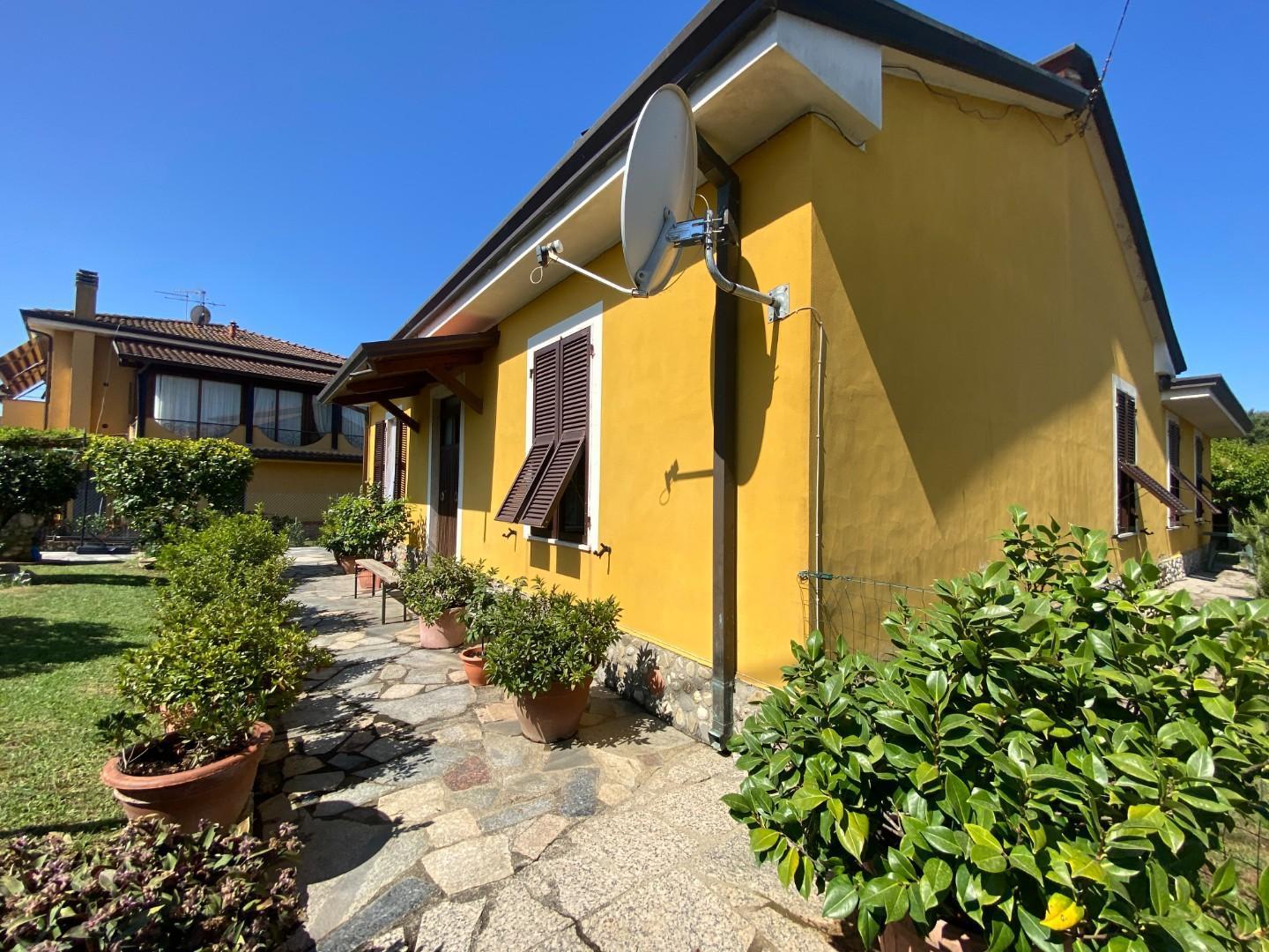 Villetta a schiera con giardino in via montecchio 7, Fosdinovo