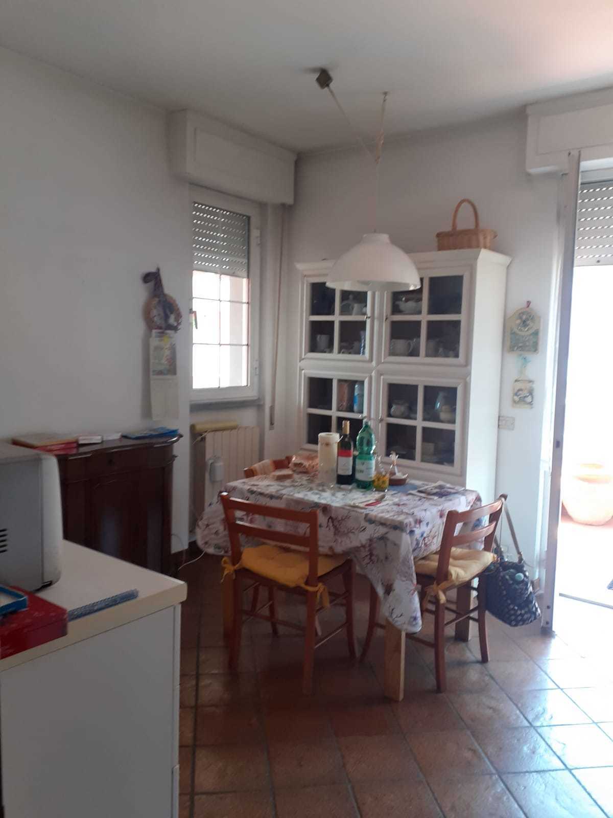 Attico con terrazzo in via werther muttini 22, Carrara