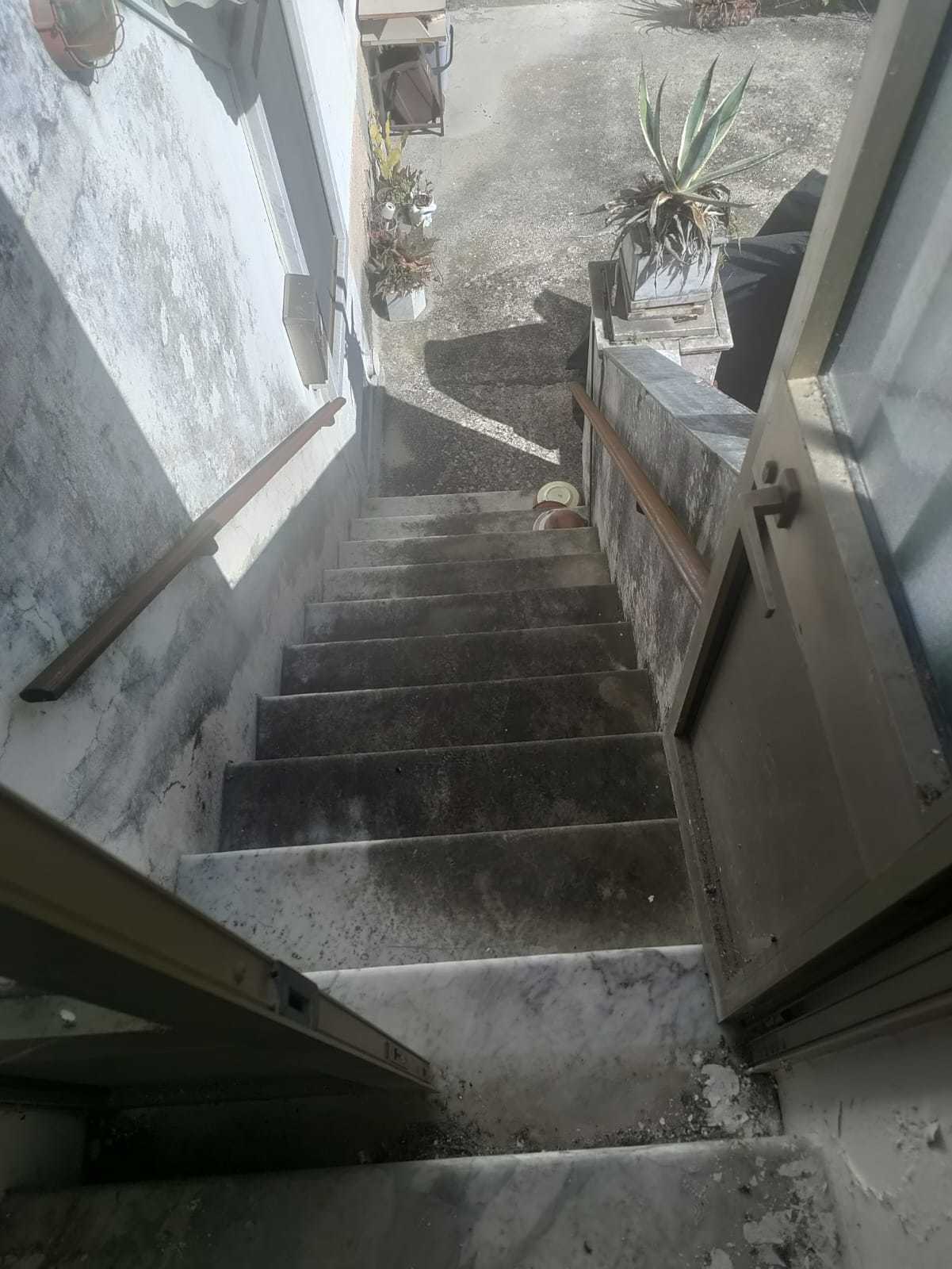 Casa indipendente da ristrutturare in via montebello 35, Carrara