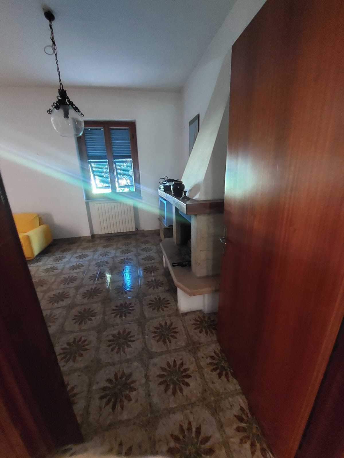 Casa indipendente con giardino in via luigi einaudi 30, Ameglia