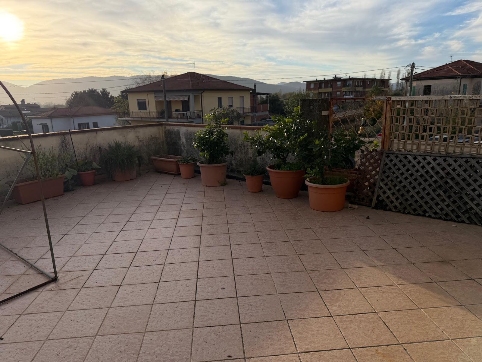Appartamento con terrazzo in via gallico 12, Castelnuovo Magra