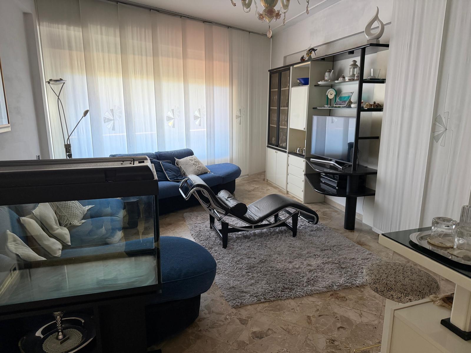 Casa indipendente con terrazzo in via roma 1, Carrara