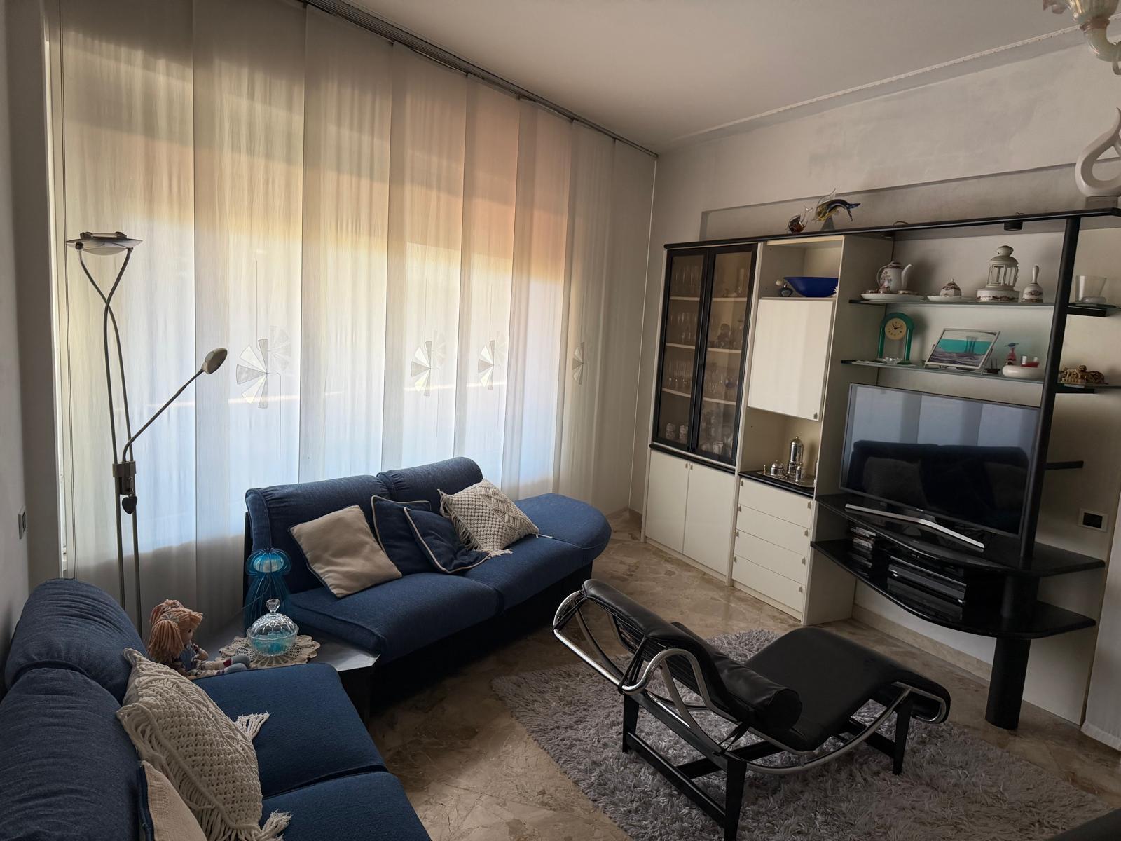 Casa indipendente con terrazzo in via roma 1, Carrara