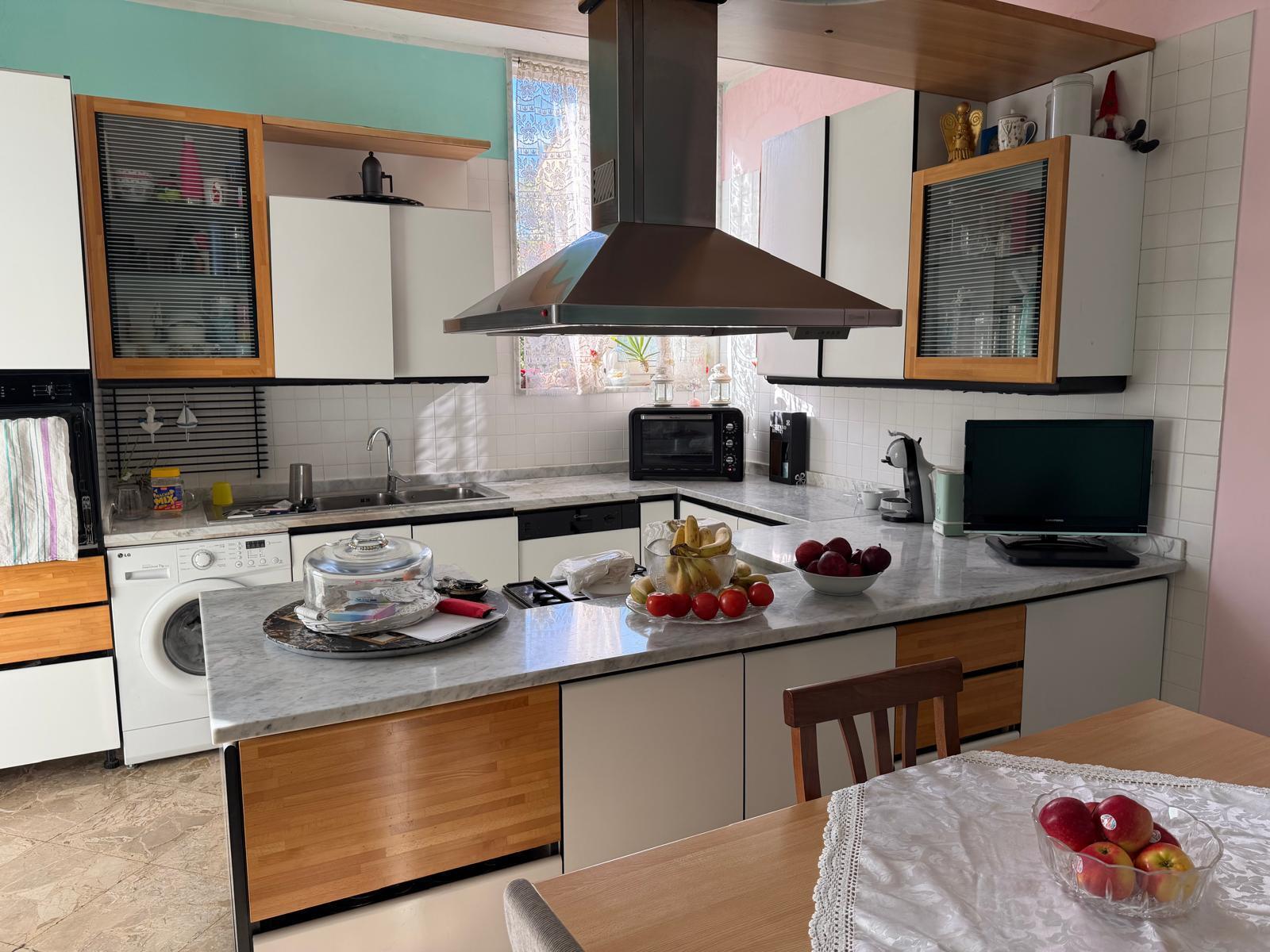 Casa indipendente con terrazzo in via roma 1, Carrara