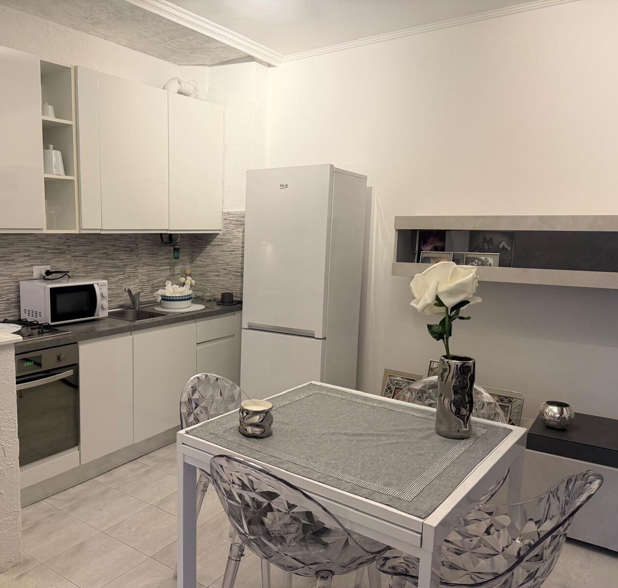 Casa indipendente con terrazzi in via fratelli cervi 4, Ortonovo