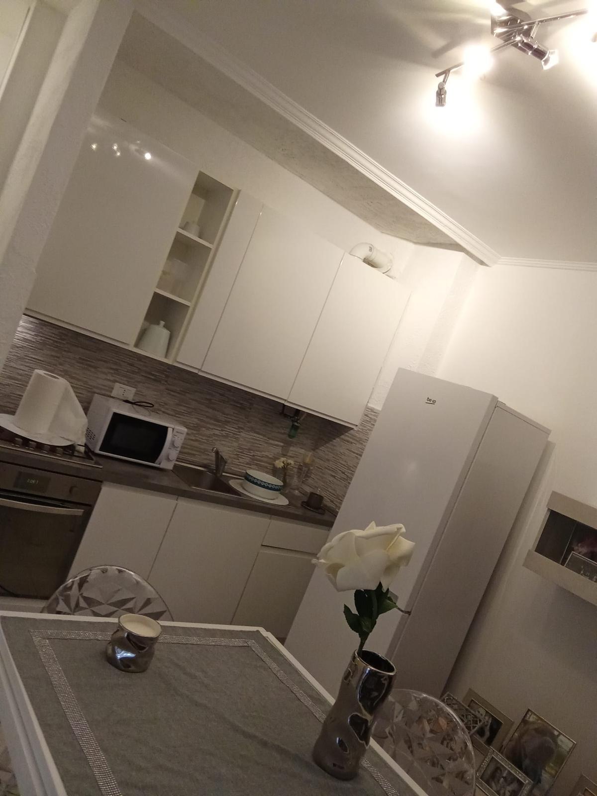 Casa indipendente con terrazzi in via fratelli cervi 4, Ortonovo