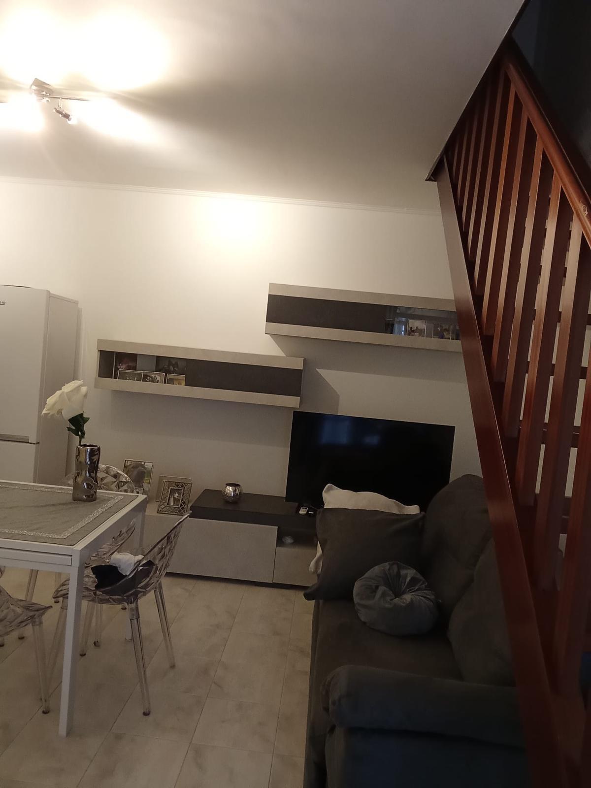 Casa indipendente con terrazzi in via fratelli cervi 4, Ortonovo