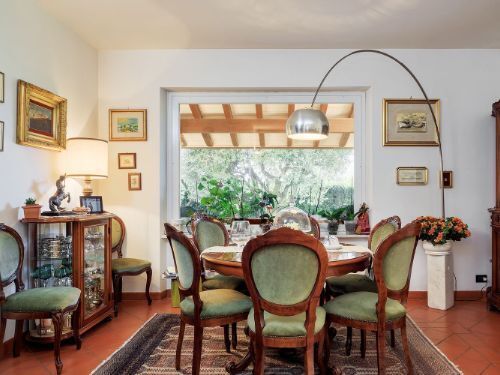 Casa indipendente con giardino in viale xx settembre 25, Carrara