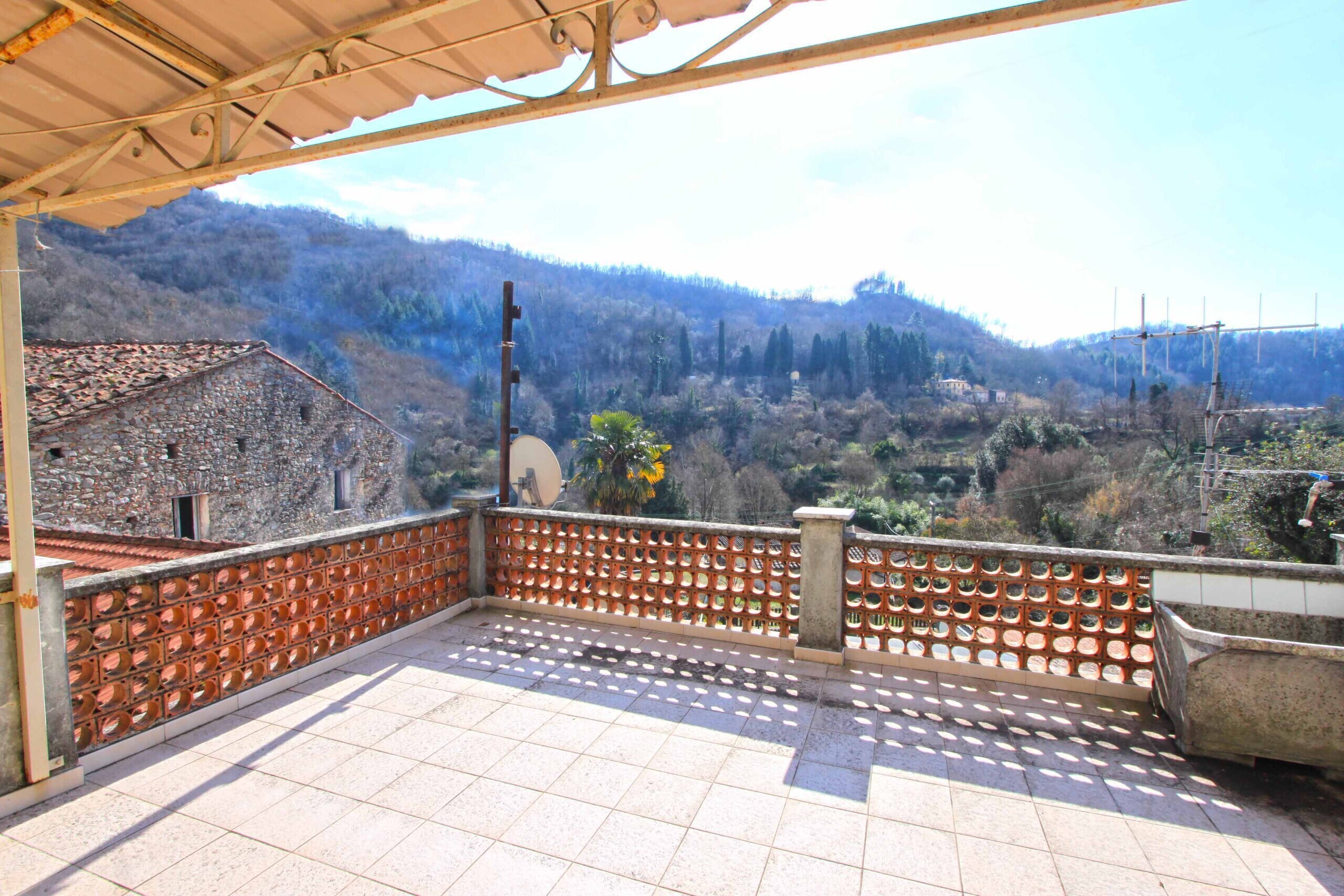 Casa indipendente con giardino in piazza vegliante torri 2, Licciana Nardi