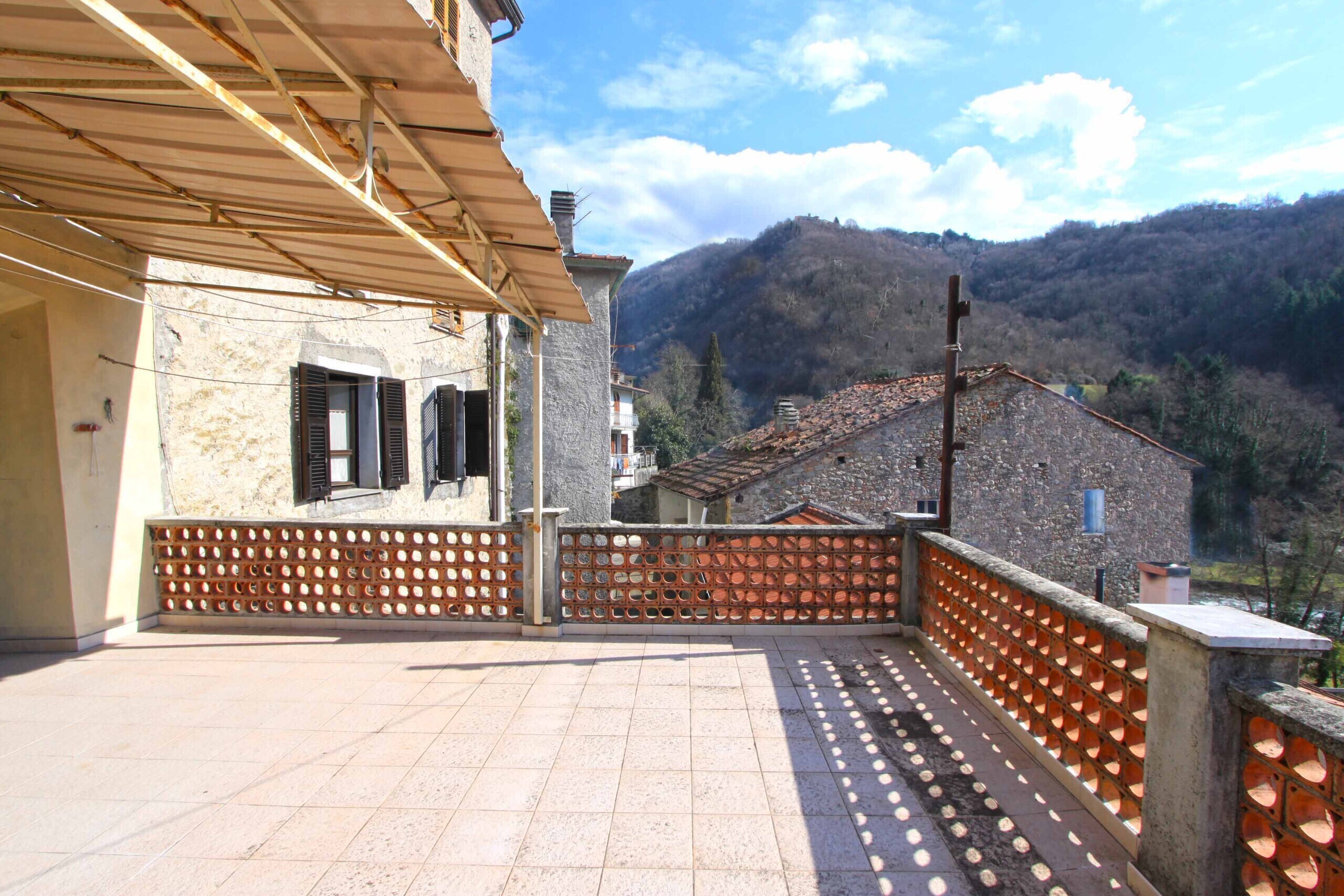Casa indipendente con giardino in piazza vegliante torri 2, Licciana Nardi