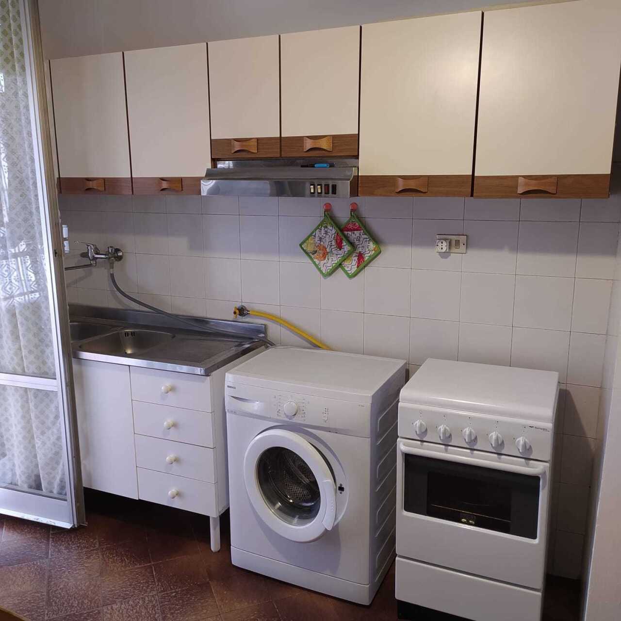 Bilocale da ristrutturare in viale litoraneo 10, Sarzana