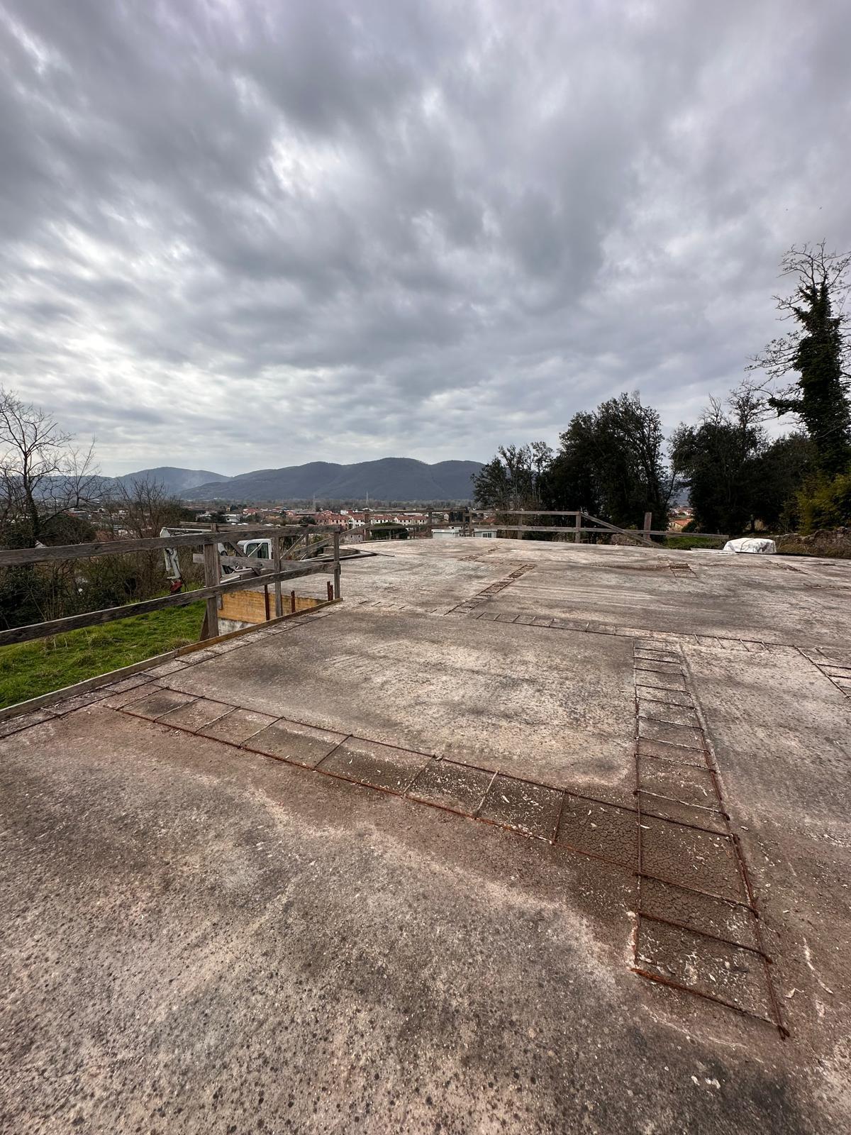 Villa con giardino in via nave 14, Sarzana