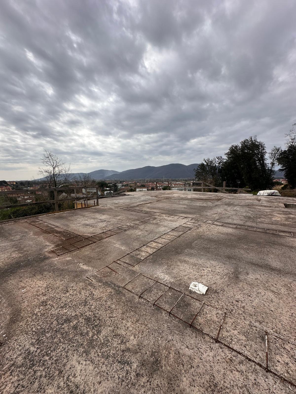 Villa con giardino in via nave 14, Sarzana