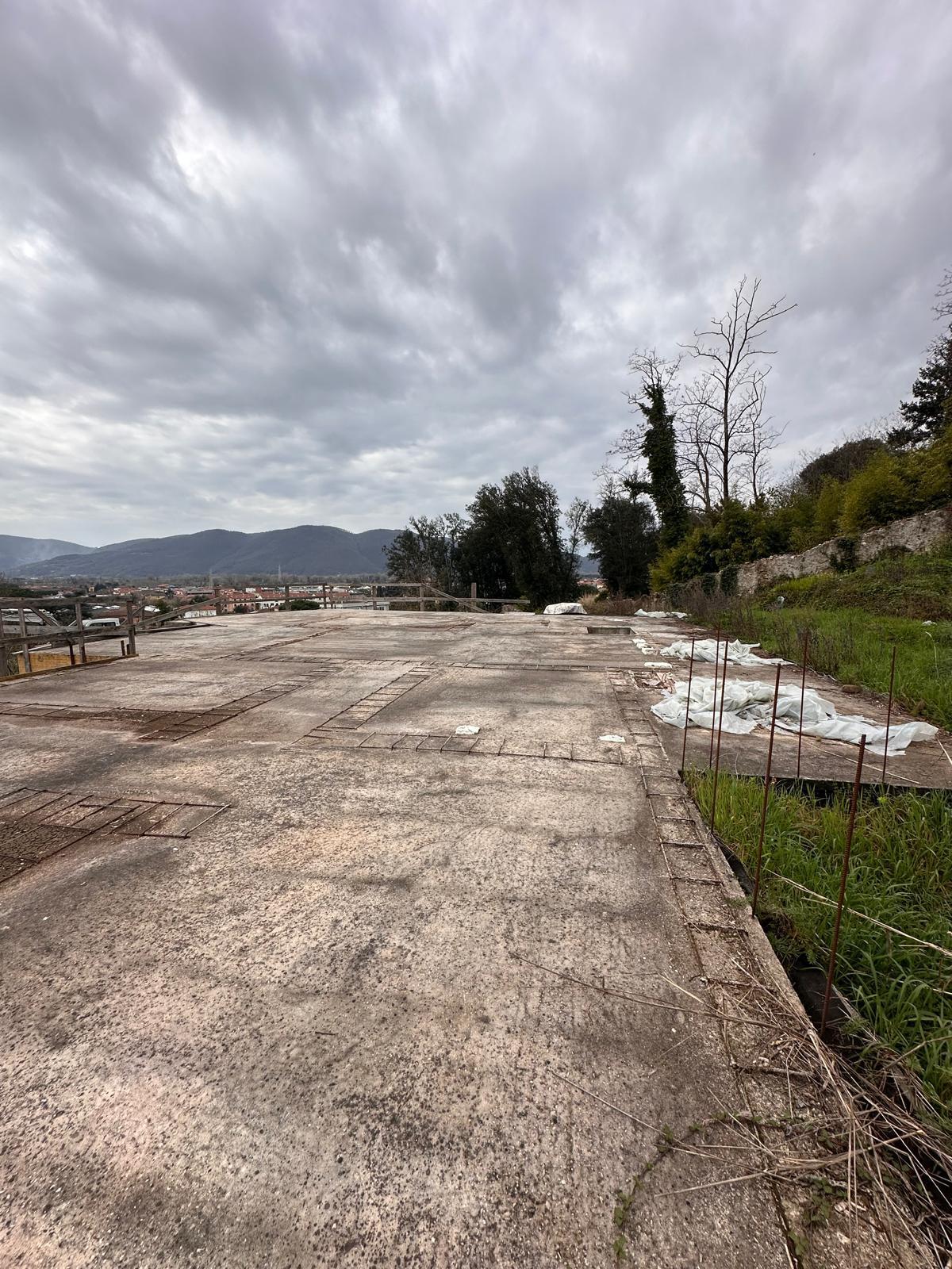 Villa con giardino in via nave 14, Sarzana