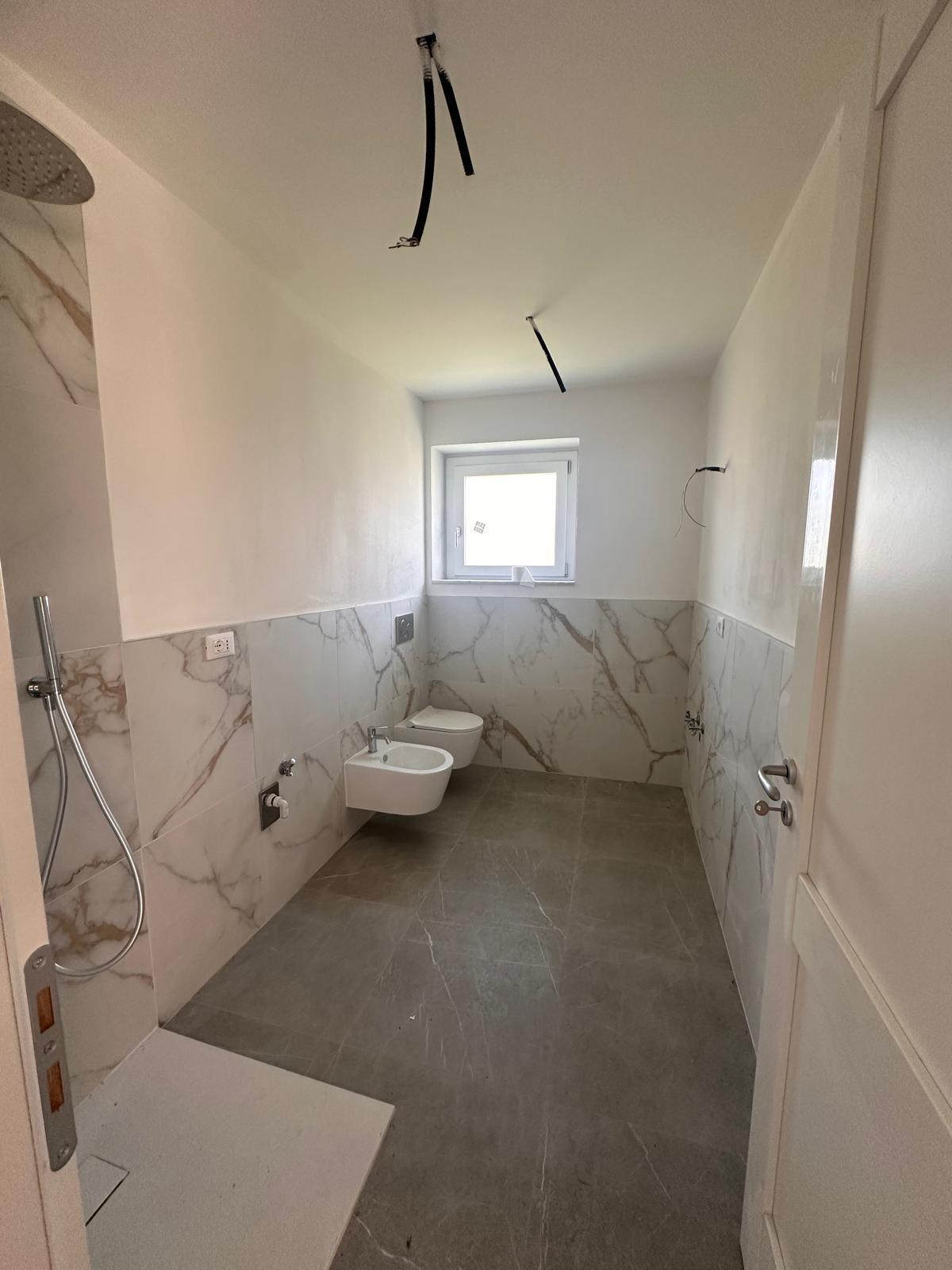 Casa indipendente con giardino in via litoranea 55, Ameglia