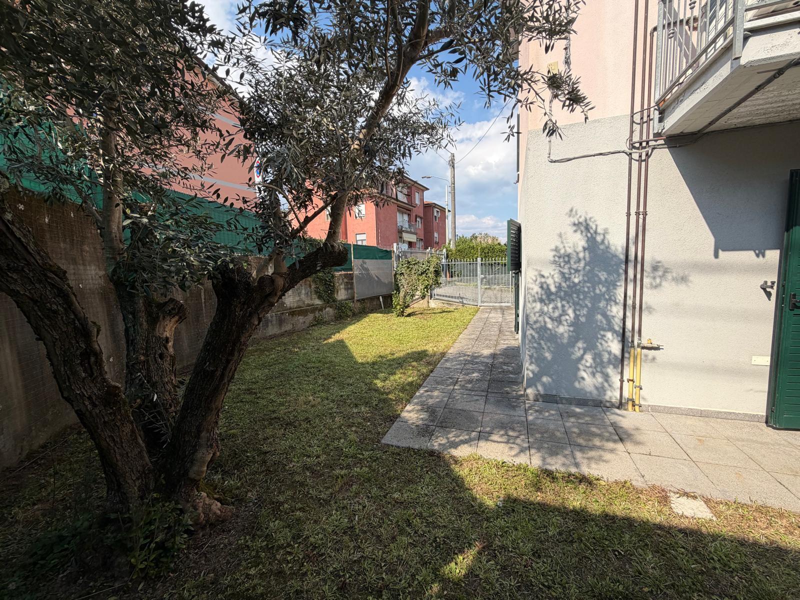 Casa indipendente con giardino in via giacomo leopardi 12, Ameglia