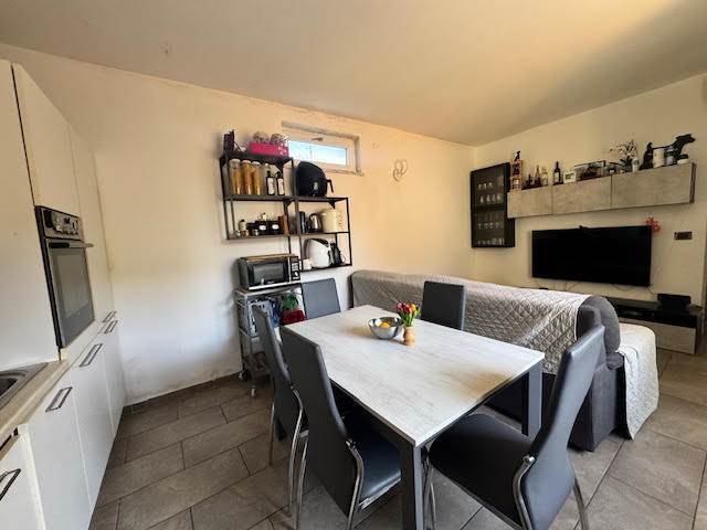 Casa indipendente con giardino in via gaggio 30, Ortonovo