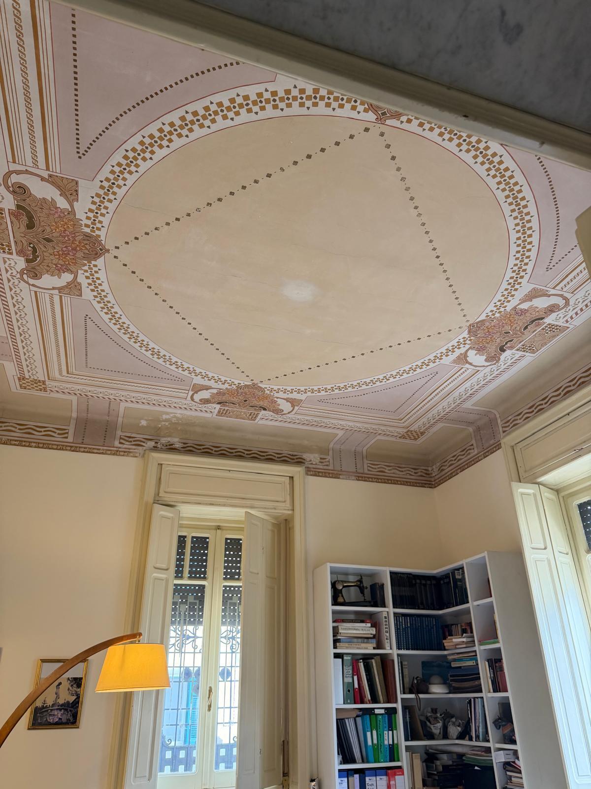 Villa con giardino in via firenze 48, Carrara