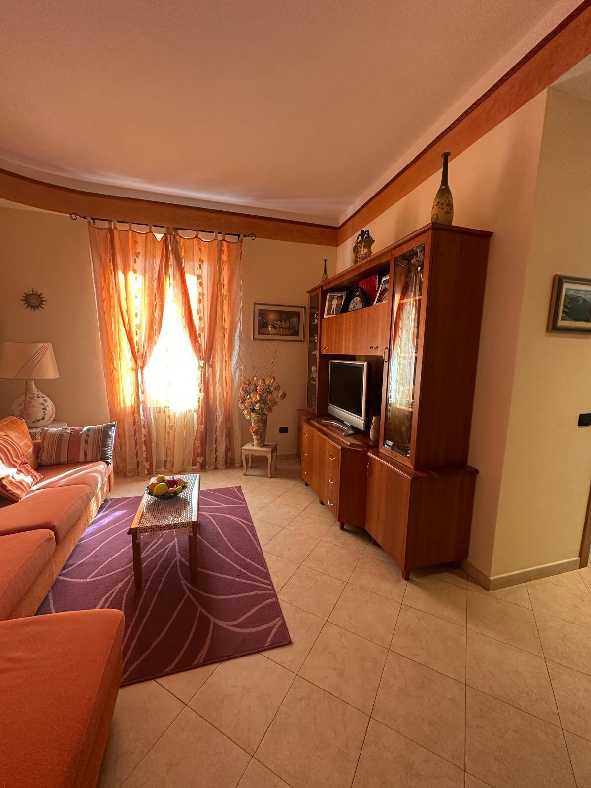 Villa con giardino in via della resistenza 38, Castelnuovo Magra