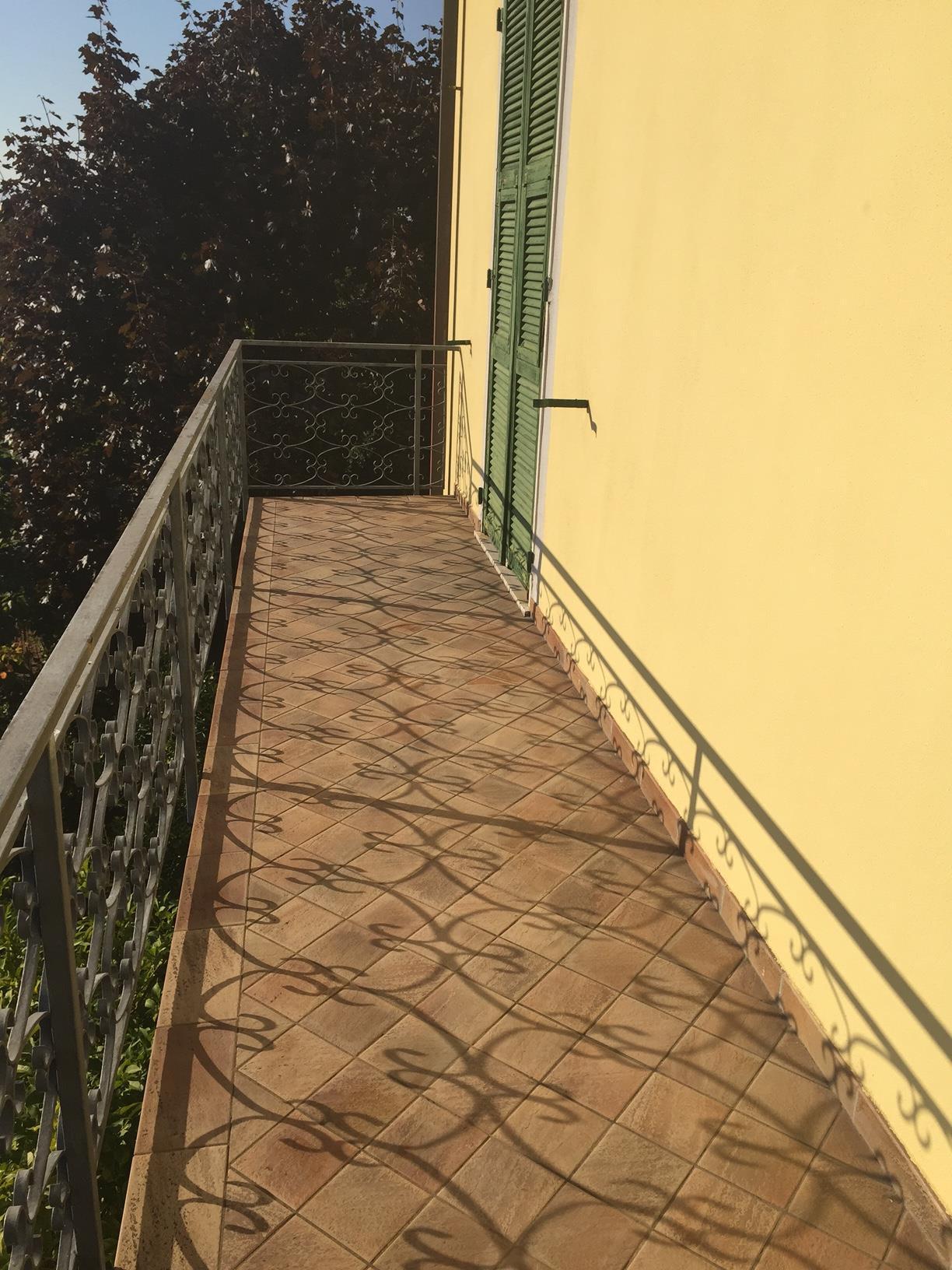 Villa con giardino in via xxv aprile, Castelnuovo Magra