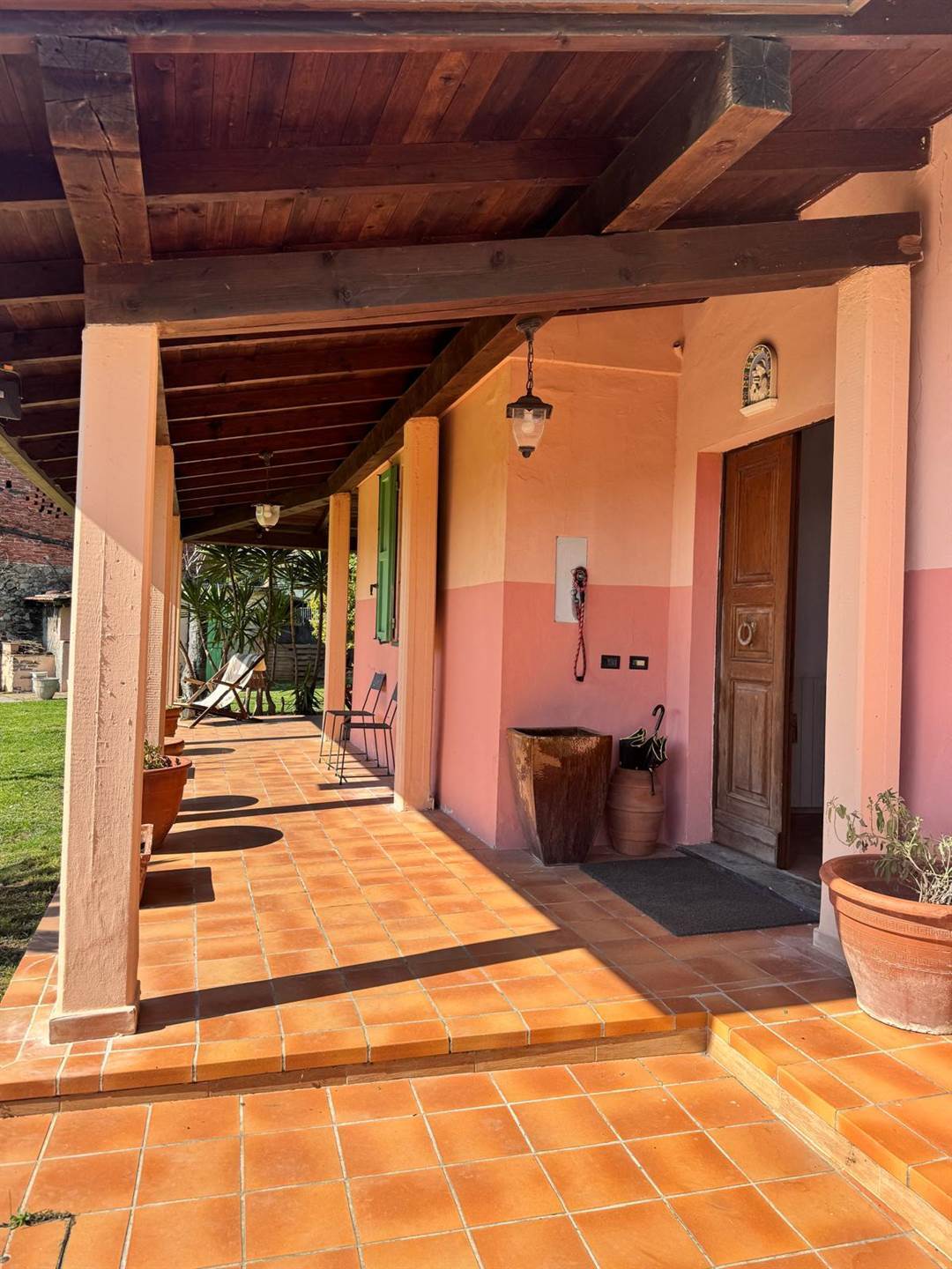 Villa con giardino in isola, Ortonovo