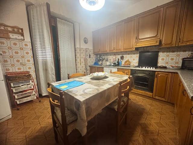 Casa indipendente con giardino in via falaschi, Ortonovo