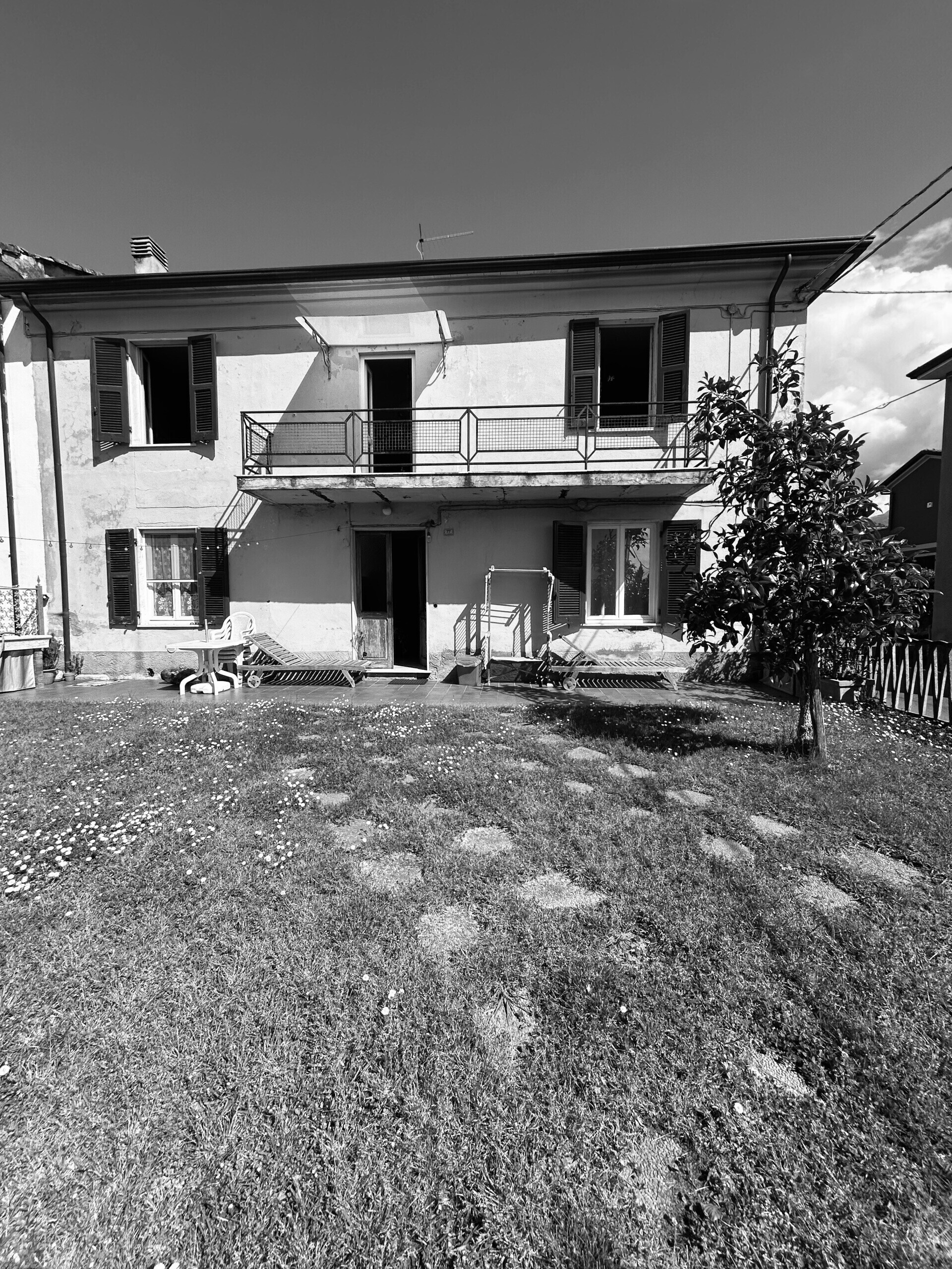 Casa indipendente con giardino in via canaletto 96, Castelnuovo Magra