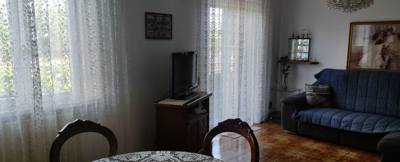 Casa indipendente con giardino in via dogana 23, Ortonovo
