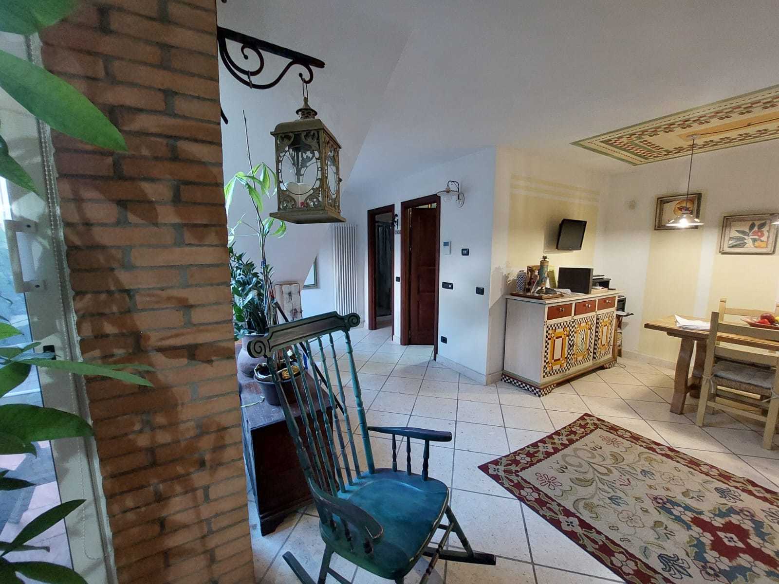 Casa indipendente con giardino in via delle colline 12, Castelnuovo Magra