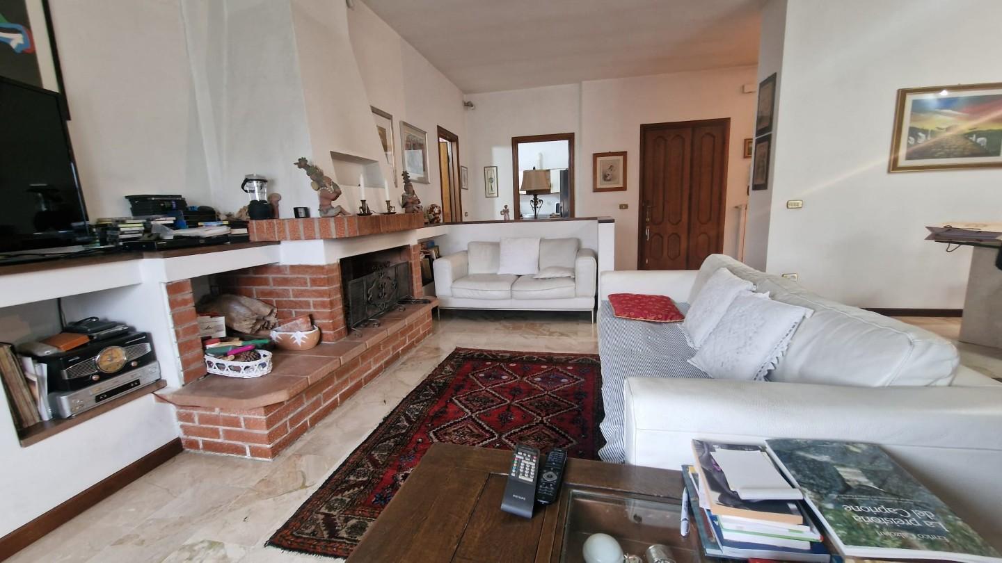 Casa indipendente con giardino in via interna sarzanello 252, Sarzana