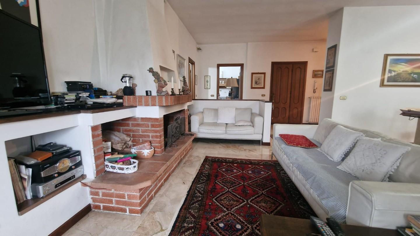 Casa indipendente con giardino in via interna sarzanello 252, Sarzana