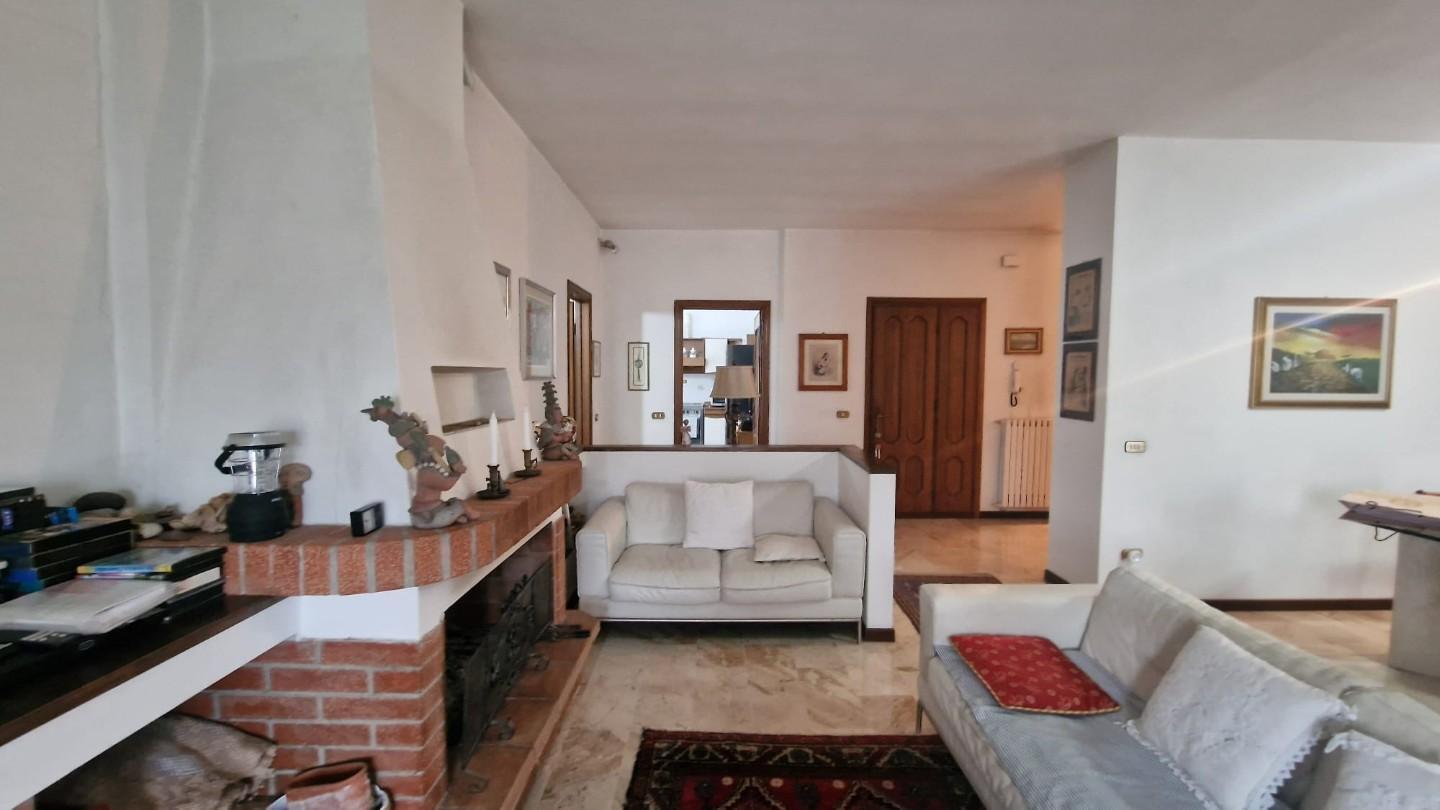 Casa indipendente con giardino in via interna sarzanello 252, Sarzana