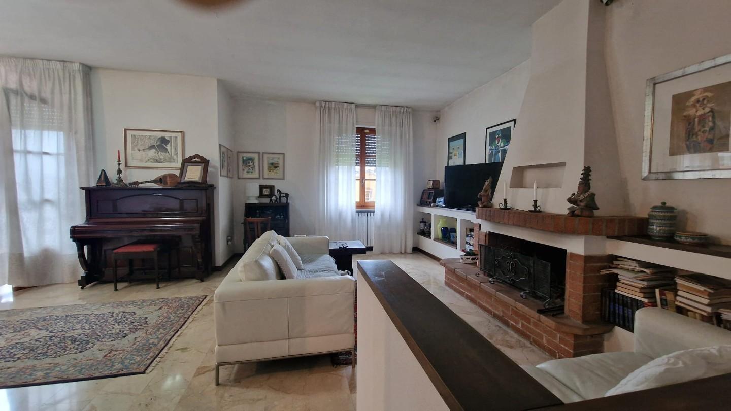 Casa indipendente con giardino in via interna sarzanello 252, Sarzana