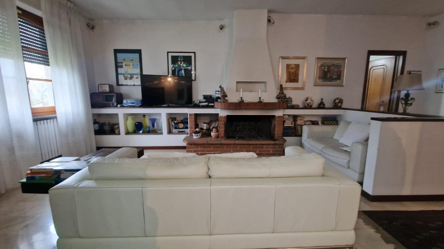 Casa indipendente con giardino in via interna sarzanello 252, Sarzana