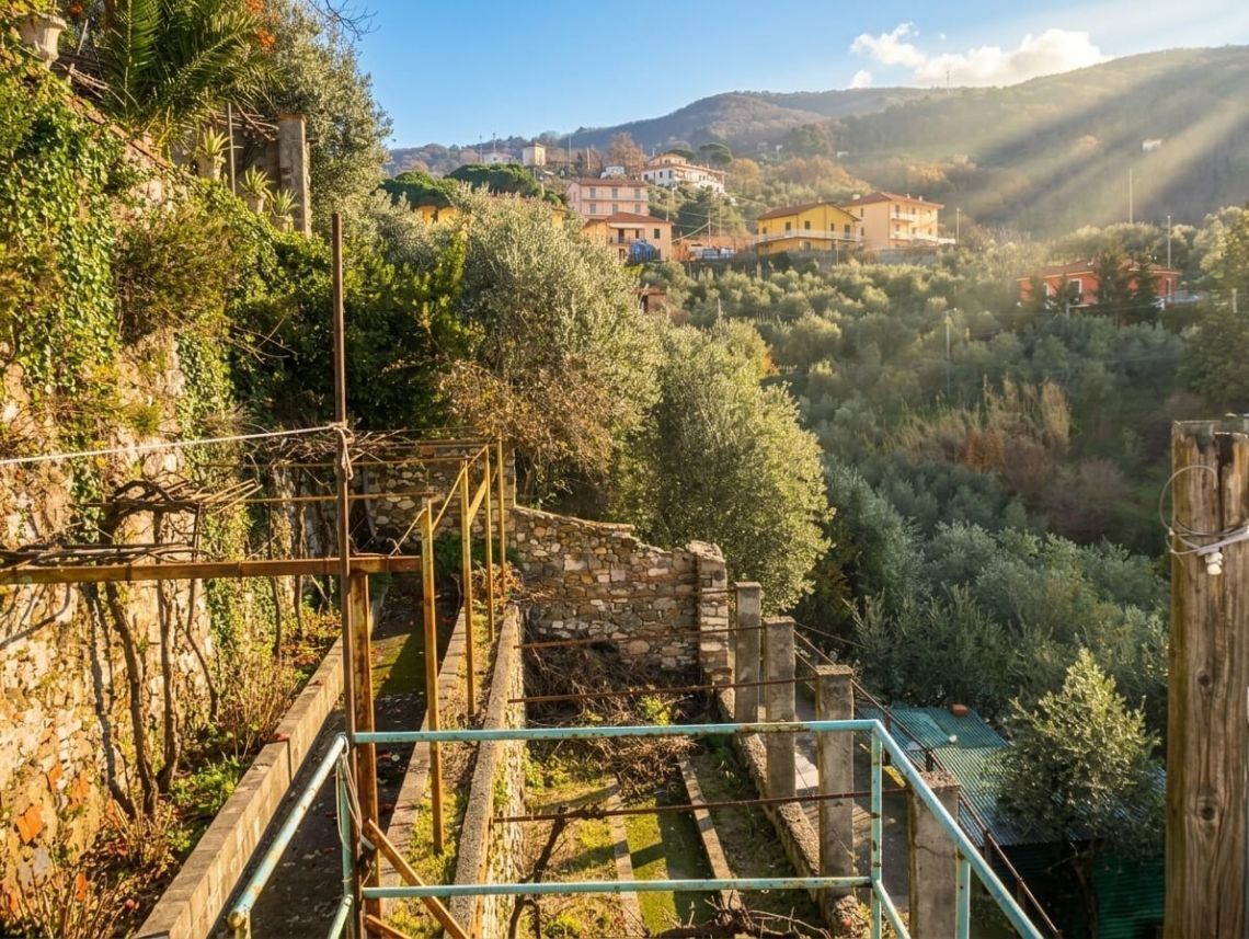 Appartamento con giardino in via piazzola falcin 5, Sarzana