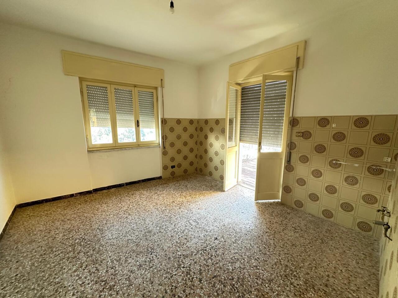 Casa indipendente con giardino in ortonovo, Ortonovo