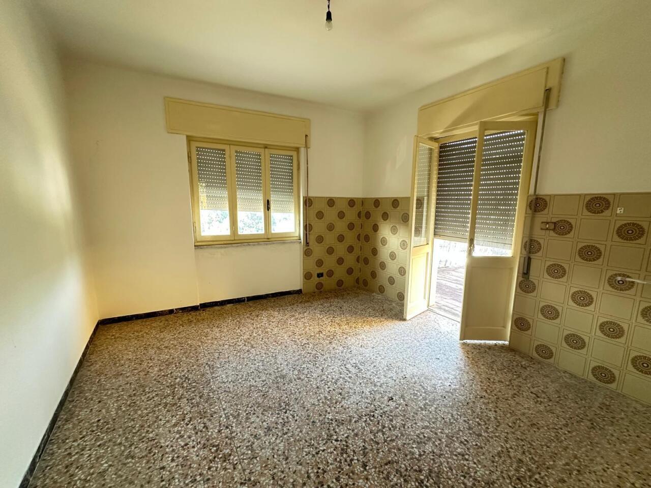 Casa indipendente con giardino in ortonovo, Ortonovo