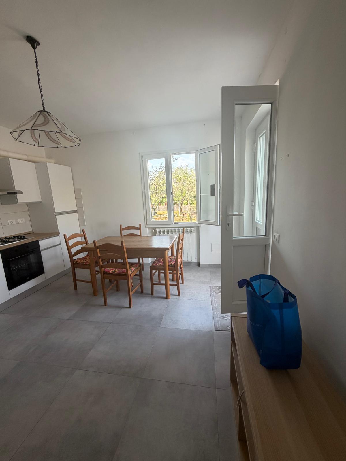 Casa indipendente con giardino in via nave 17, Sarzana
