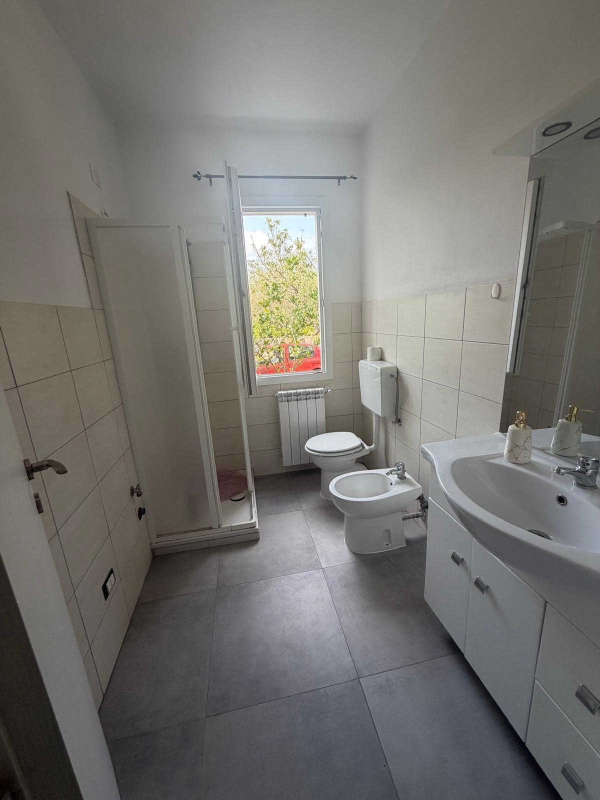 Casa indipendente con giardino in via nave 17, Sarzana