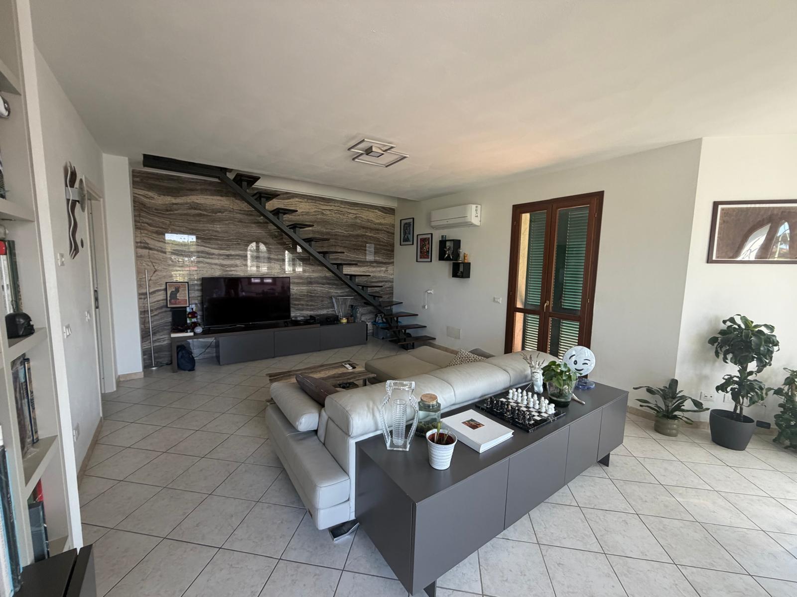 Villetta a schiera con giardino in via larga 37, Ortonovo