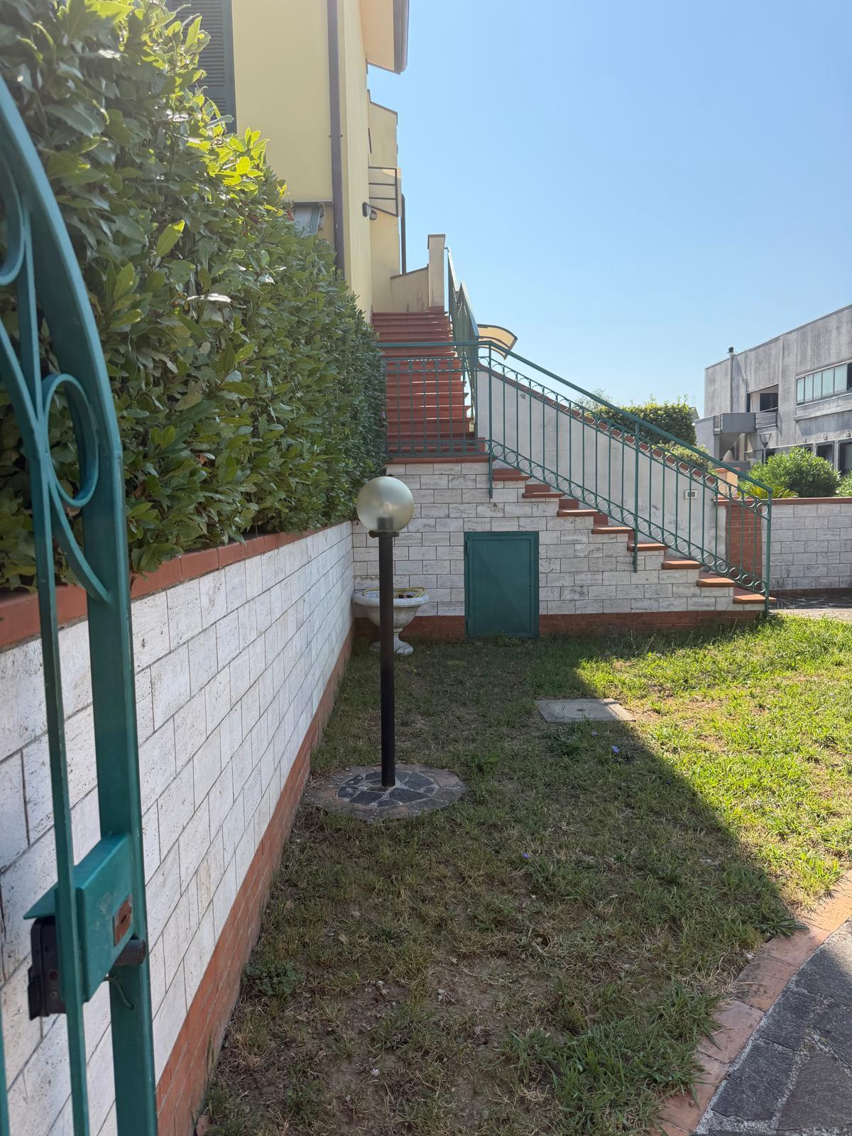 Villetta a schiera con giardino in via larga 37, Ortonovo