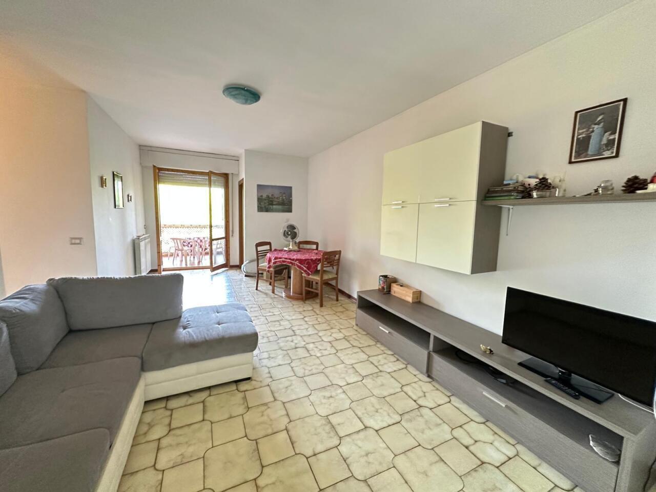Trilocale con terrazzo in via fratelli rosselli, Ortonovo