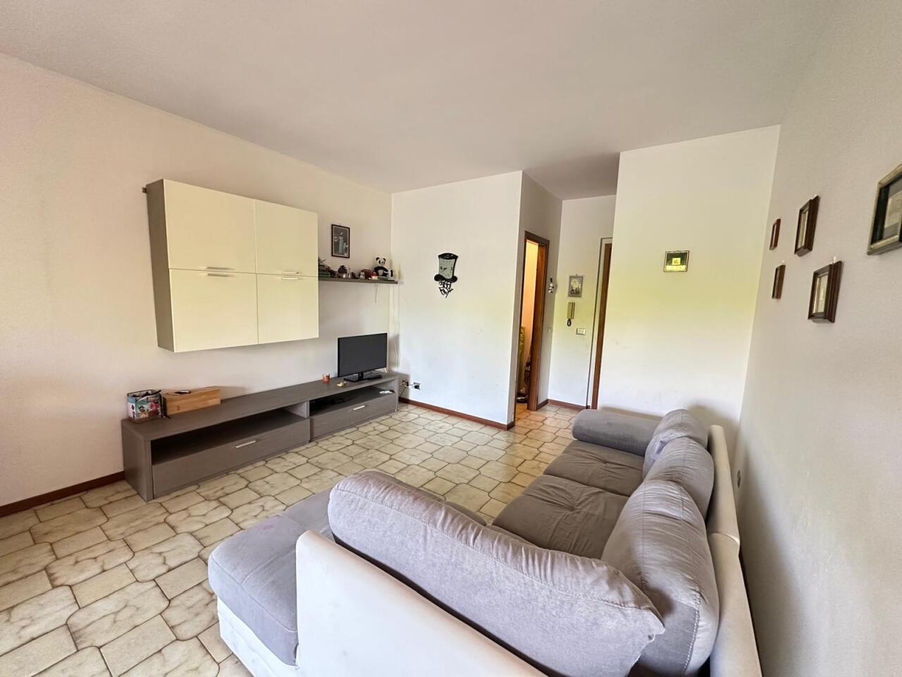 Trilocale con terrazzo in via fratelli rosselli, Ortonovo