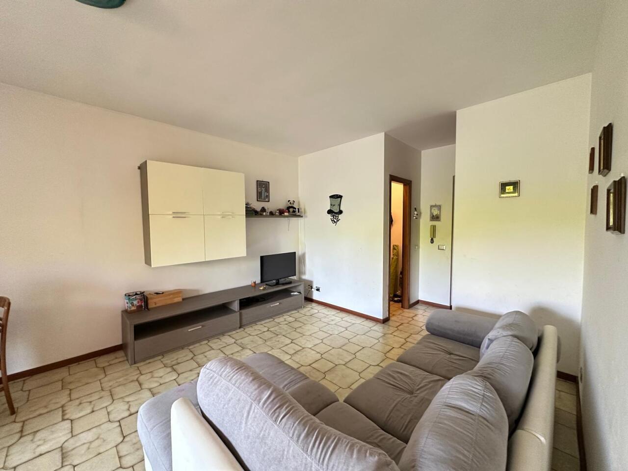 Trilocale con terrazzo in via fratelli rosselli, Ortonovo