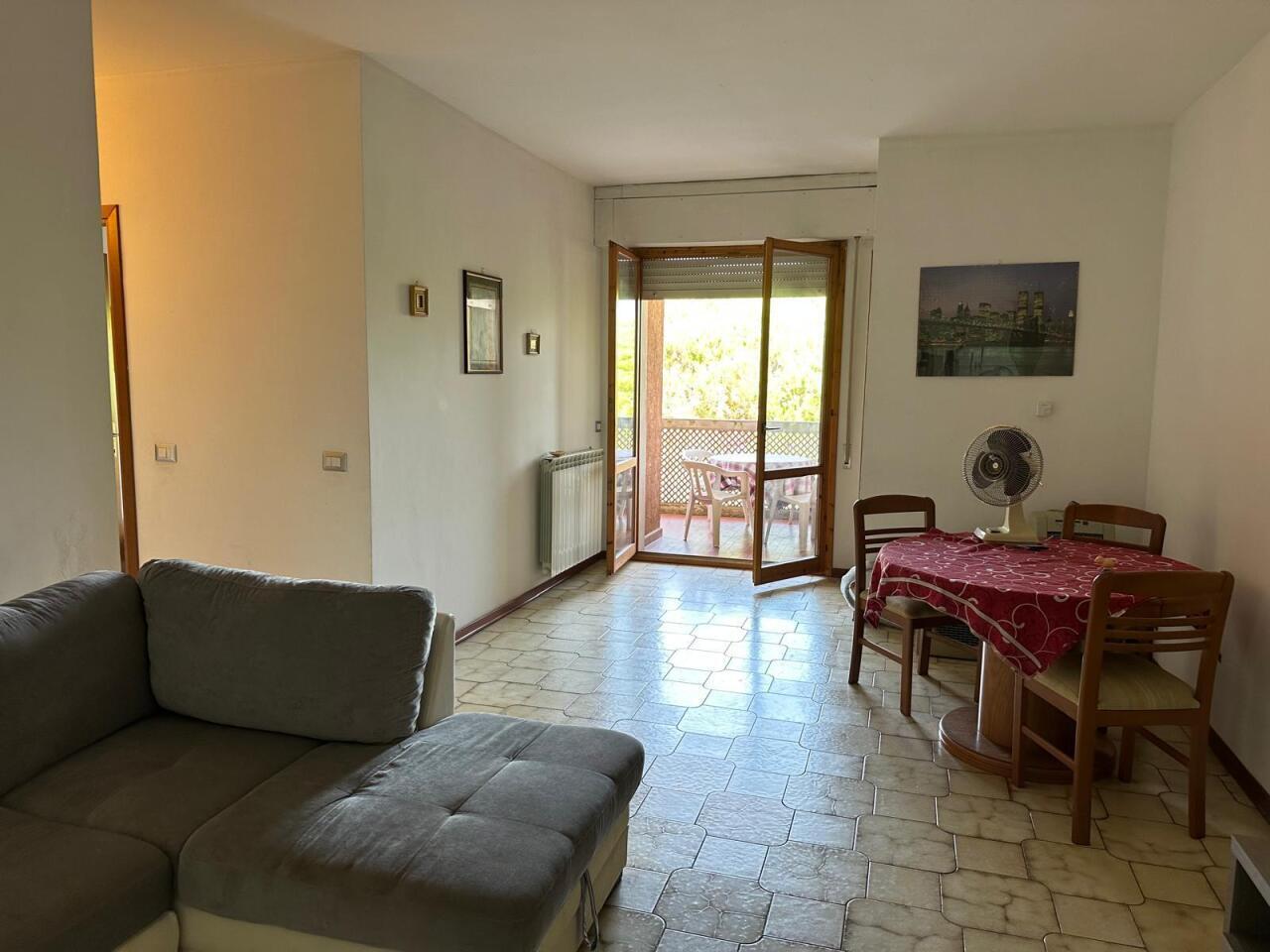 Trilocale con terrazzo in via fratelli rosselli, Ortonovo
